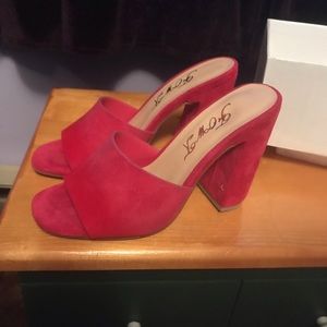 Red High Heel shoes